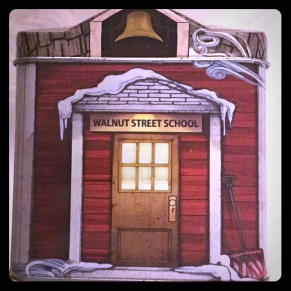 Other - 🎄(bundle 3 items for $30 )Vintage Christmas tin